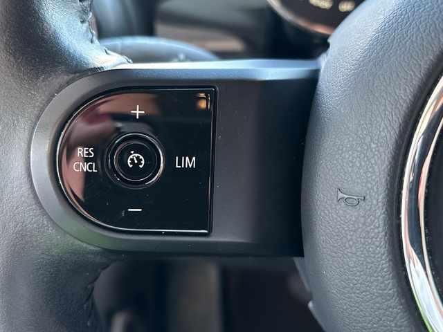 fotoG 21 del MINI MINI 5 Puertas Cooper 100 kW (136 CV) 136cv Gasolina del 2021 en Barcelona