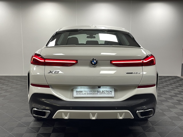 BMW X6 xDrive40d color Blanco. Año 2024. 259KW(352CV). Diésel. En concesionario Maberauto de Castellón