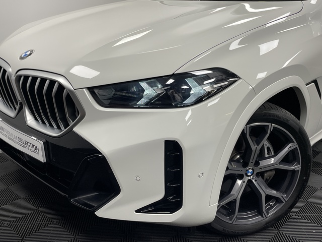 BMW X6 xDrive40d color Blanco. Año 2024. 259KW(352CV). Diésel. En concesionario Maberauto de Castellón