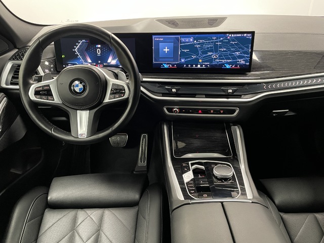 BMW X6 xDrive40d color Blanco. Año 2024. 259KW(352CV). Diésel. En concesionario Maberauto de Castellón