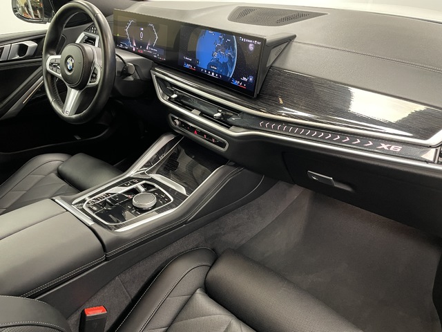 BMW X6 xDrive40d color Blanco. Año 2024. 259KW(352CV). Diésel. En concesionario Maberauto de Castellón