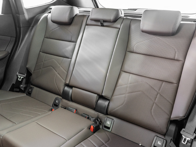 BMW X1 sDrive20i color Verde. Año 2024. 125KW(170CV). Gasolina. En concesionario Caetano Cuzco, Alcalá de Madrid