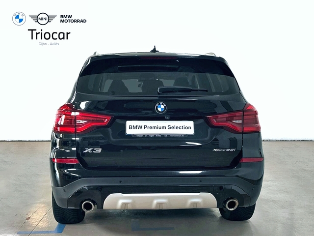 BMW X3 xDrive20i color Negro. Año 2021. 135KW(184CV). Gasolina. En concesionario Triocar Gijón (Bmw y Mini) de Asturias