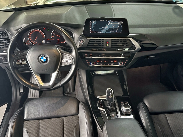 BMW X3 xDrive20i color Negro. Año 2021. 135KW(184CV). Gasolina. En concesionario Triocar Gijón (Bmw y Mini) de Asturias