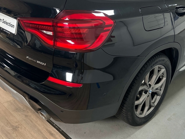 BMW X3 xDrive20i color Negro. Año 2021. 135KW(184CV). Gasolina. En concesionario Triocar Gijón (Bmw y Mini) de Asturias