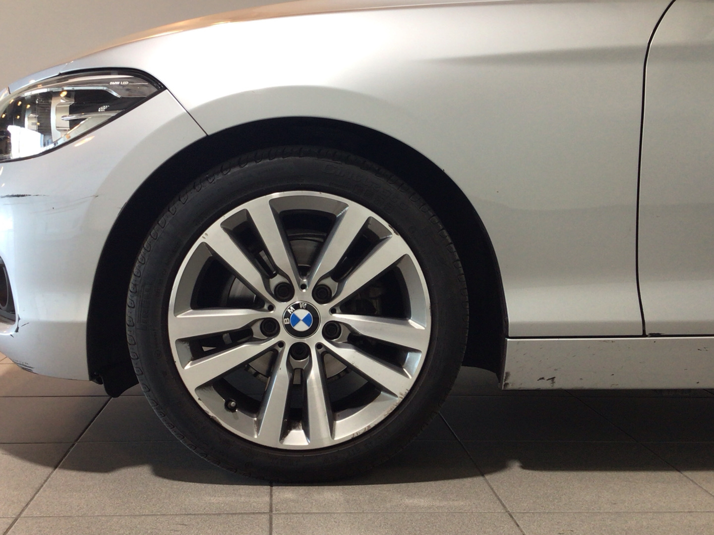 BMW Serie 1 116d color Gris Plata. Año 2015. 85KW(116CV). Diésel. En concesionario BYmyCAR Madrid - Alcalá de Madrid