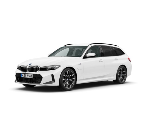 BMW Serie 3 330e Touring color Blanco. Año 2024. 215KW(292CV). Híbrido Electro/Gasolina. En concesionario Movilnorte El Plantio de Madrid