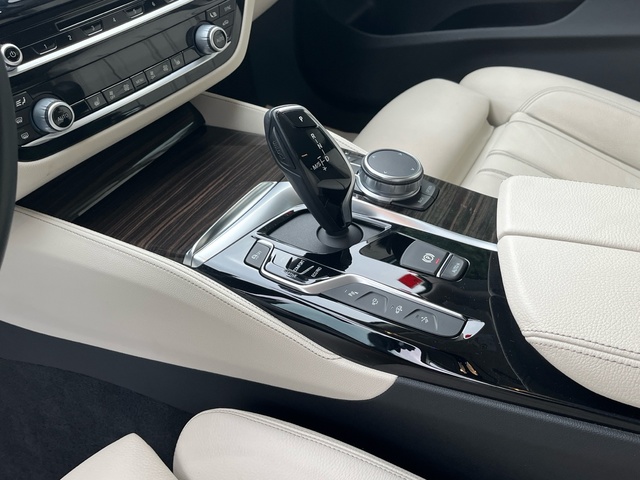 BMW Serie 6 630d Gran Turismo color Negro. Año 2019. 195KW(265CV). Diésel. En concesionario Grünblau Motor (Bmw y Mini) de Cantabria