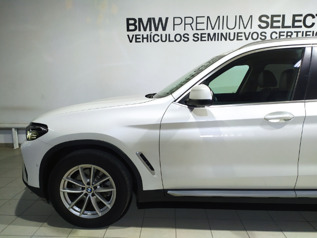 BMW X3 sDrive18d color Blanco. Año 2022. 110KW(150CV). Diésel. En concesionario Hispamovil Elche de Alicante