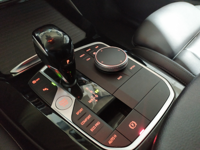 BMW X3 sDrive18d color Blanco. Año 2022. 110KW(150CV). Diésel. En concesionario Hispamovil Elche de Alicante