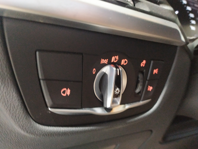 BMW X3 sDrive18d color Blanco. Año 2022. 110KW(150CV). Diésel. En concesionario Hispamovil Elche de Alicante