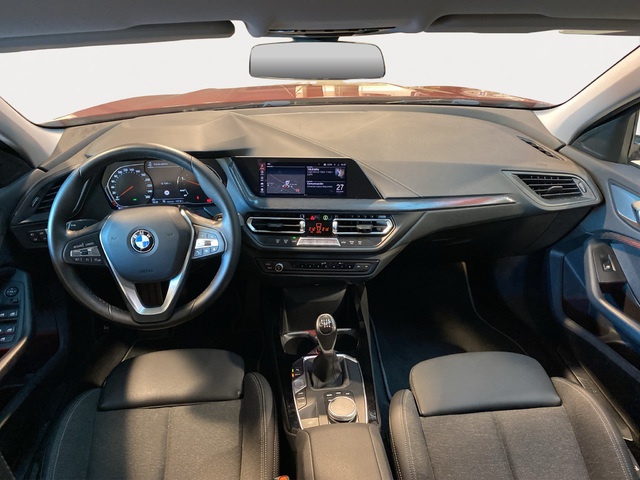 BMW Serie 1 116d color Rojo. Año 2021. 85KW(116CV). Diésel. En concesionario Hispamovil, Torrevieja de Alicante