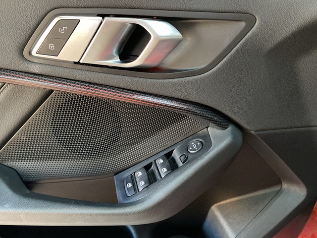 BMW Serie 1 116d color Rojo. Año 2021. 85KW(116CV). Diésel. En concesionario Hispamovil, Torrevieja de Alicante