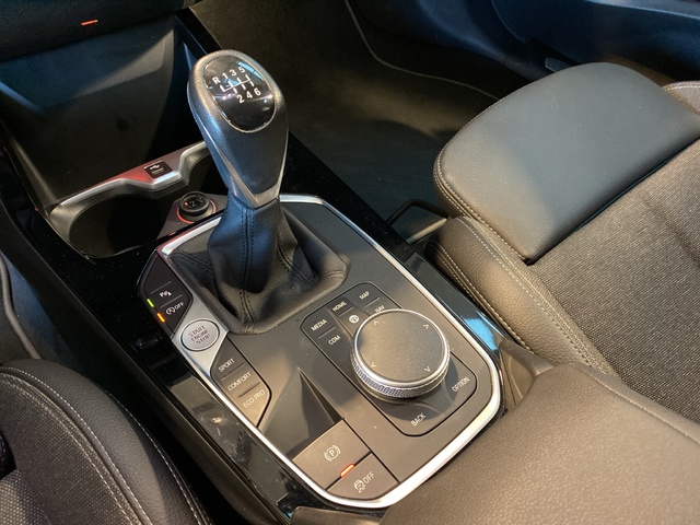 BMW Serie 1 116d color Rojo. Año 2021. 85KW(116CV). Diésel. En concesionario Hispamovil, Torrevieja de Alicante