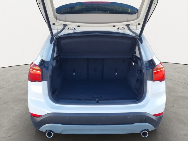 BMW X1 sDrive18d color Blanco. Año 2019. 110KW(150CV). Diésel. En concesionario GANDIA Automoviles Fersan, S.A. de Valencia