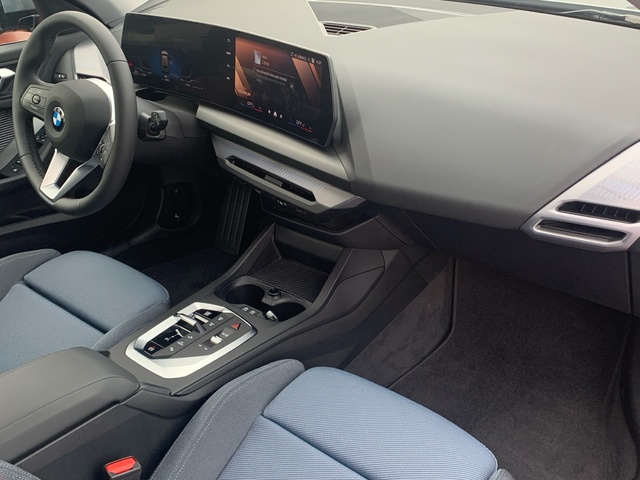 BMW Serie 1 120d color Gris. Año 2025. 120KW(163CV). Diésel. En concesionario Celtamotor Pontevedra de Pontevedra