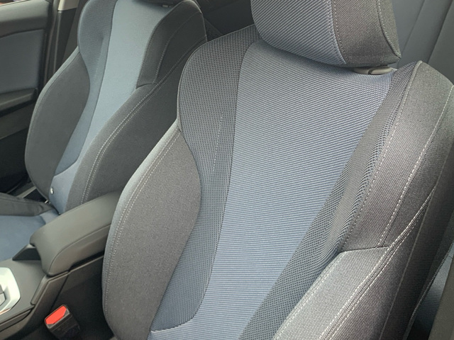 BMW Serie 1 120d color Gris. Año 2025. 120KW(163CV). Diésel. En concesionario Celtamotor Pontevedra de Pontevedra