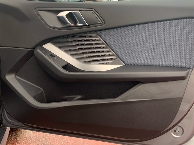 BMW Serie 1 120d color Gris. Año 2025. 120KW(163CV). Diésel. En concesionario Celtamotor Pontevedra de Pontevedra