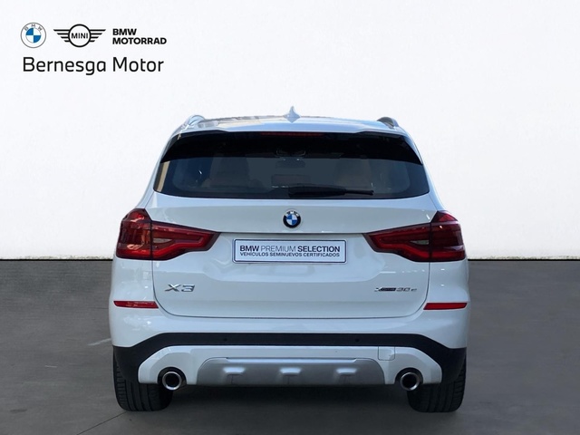 BMW X3 xDrive30e color Blanco. Año 2021. 215KW(292CV). Híbrido Electro/Gasolina. En concesionario Bernesga Motor León (Bmw y Mini) de León