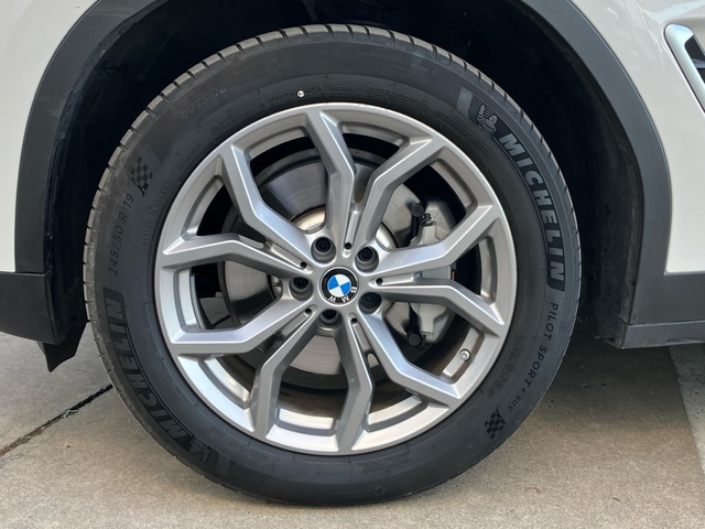 BMW X3 xDrive30e color Blanco. Año 2021. 215KW(292CV). Híbrido Electro/Gasolina. En concesionario Bernesga Motor León (Bmw y Mini) de León