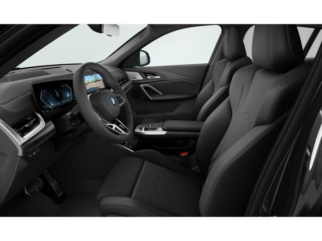 BMW iX2 eDrive20 color Negro. Año 2024. 150KW(204CV). Eléctrico. En concesionario Móvil Begar Alicante de Alicante