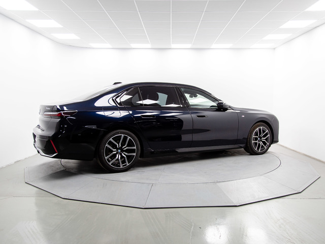 BMW Serie 7 740d color Negro. Año 2025. 220KW(299CV). Diésel. En concesionario Móvil Begar Alicante de Alicante