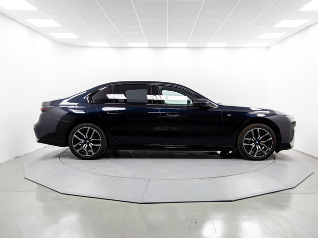 BMW Serie 7 740d color Negro. Año 2025. 220KW(299CV). Diésel. En concesionario Móvil Begar Alicante de Alicante