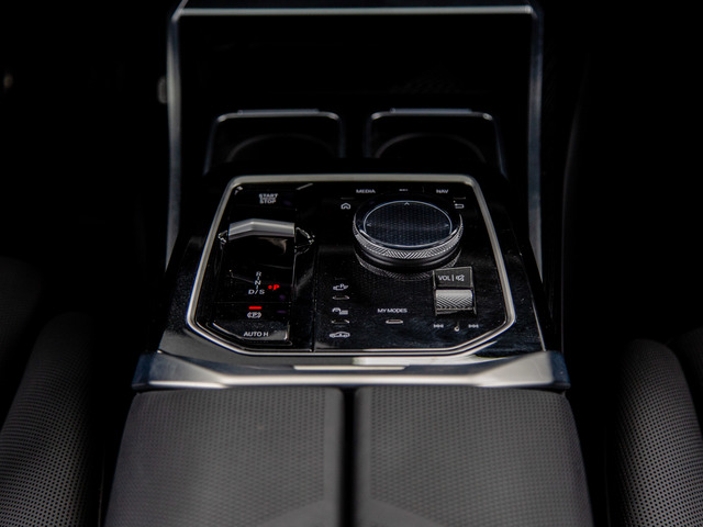 BMW Serie 7 740d color Negro. Año 2025. 220KW(299CV). Diésel. En concesionario Móvil Begar Alicante de Alicante