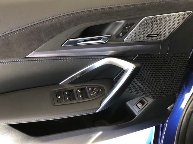 BMW iX2 xDrive30 color Azul. Año 2025. 230KW(313CV). Eléctrico. En concesionario Vehinter Getafe de Madrid