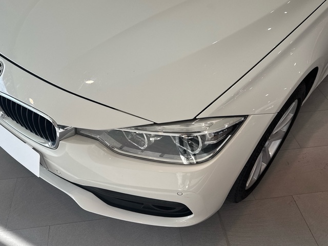 BMW Serie 3 318d color Blanco. Año 2018. 110KW(150CV). Diésel. En concesionario Burgocar (Bmw y Mini) de Burgos