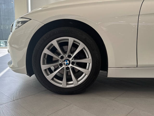 BMW Serie 3 318d color Blanco. Año 2018. 110KW(150CV). Diésel. En concesionario Burgocar (Bmw y Mini) de Burgos