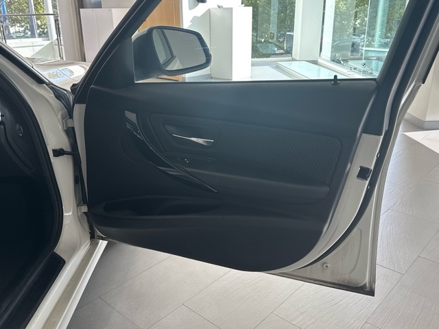 BMW Serie 3 318d color Blanco. Año 2018. 110KW(150CV). Diésel. En concesionario Burgocar (Bmw y Mini) de Burgos
