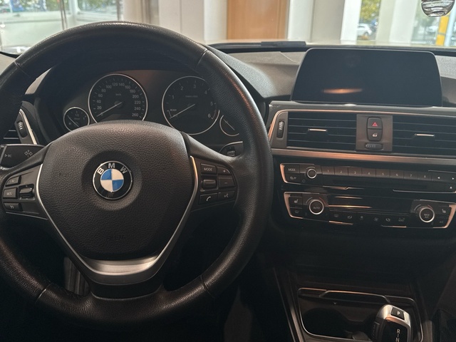 BMW Serie 3 318d color Blanco. Año 2018. 110KW(150CV). Diésel. En concesionario Burgocar (Bmw y Mini) de Burgos