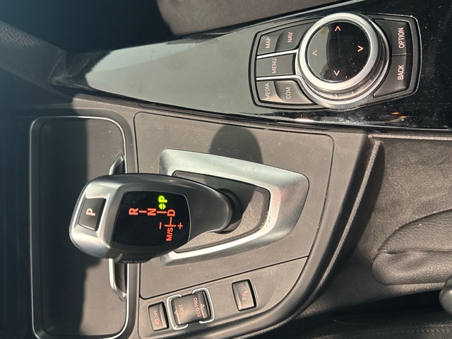 BMW Serie 3 318d color Blanco. Año 2018. 110KW(150CV). Diésel. En concesionario Burgocar (Bmw y Mini) de Burgos