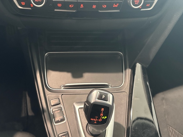 BMW Serie 3 318d color Blanco. Año 2018. 110KW(150CV). Diésel. En concesionario Burgocar (Bmw y Mini) de Burgos