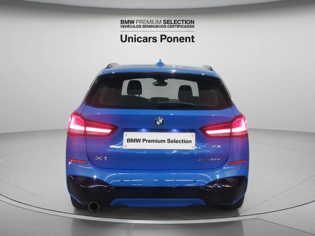 BMW X1 xDrive25e color Azul. Año 2021. 162KW(220CV). Híbrido Electro/Gasolina. En concesionario Unicars Ponent de Lleida