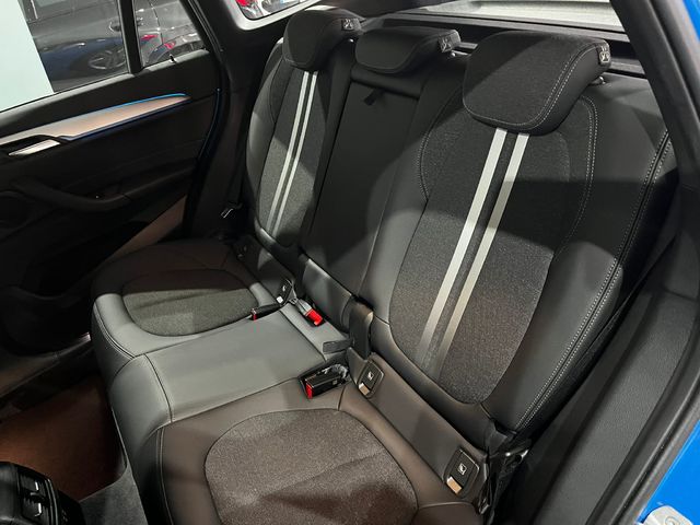 BMW X1 xDrive25e color Azul. Año 2021. 162KW(220CV). Híbrido Electro/Gasolina. En concesionario Unicars Ponent de Lleida