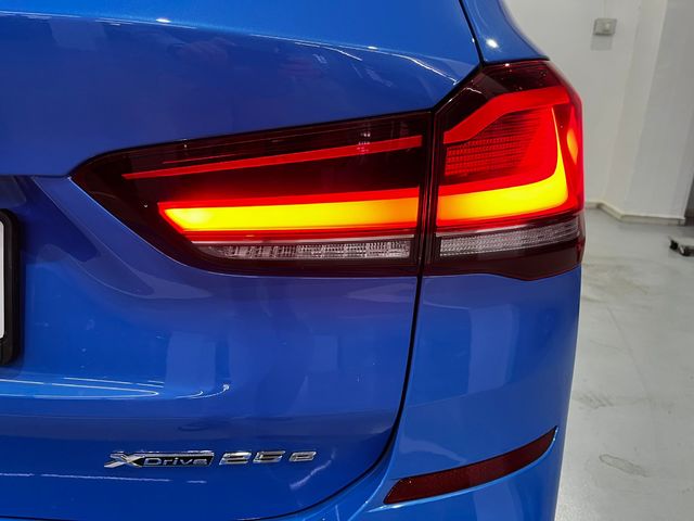 BMW X1 xDrive25e color Azul. Año 2021. 162KW(220CV). Híbrido Electro/Gasolina. En concesionario Unicars Ponent de Lleida