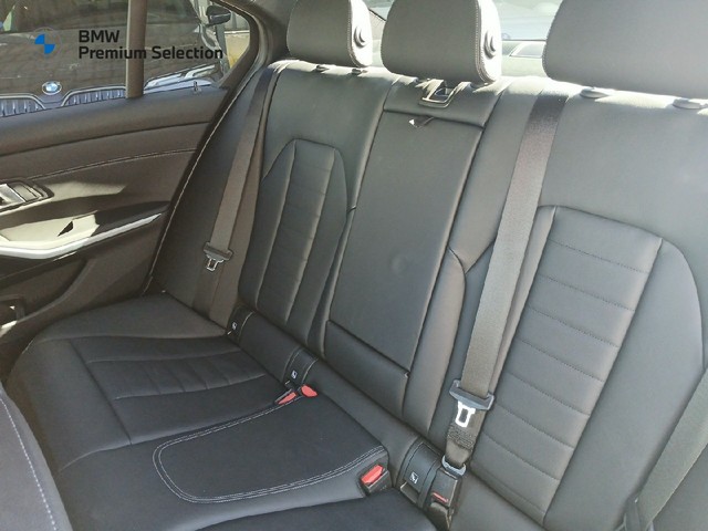 BMW Serie 3 318d color Negro. Año 2024. 110KW(150CV). Híbrido Electro/Diesel. En concesionario Adler Motor S.L. TOLEDO de Toledo