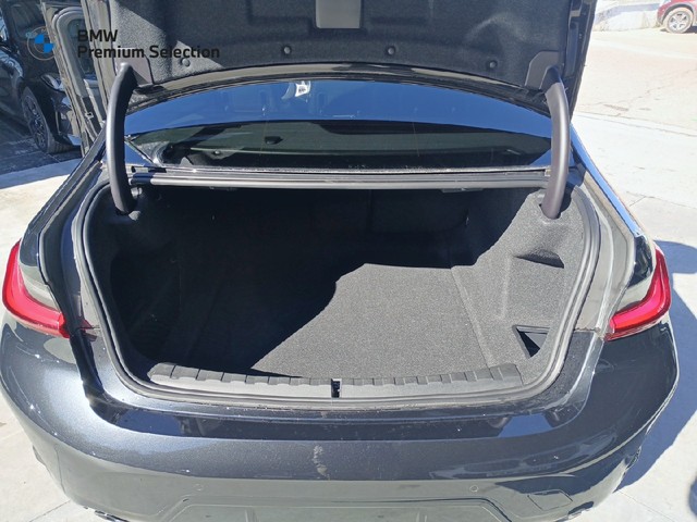 BMW Serie 3 318d color Negro. Año 2024. 110KW(150CV). Híbrido Electro/Diesel. En concesionario Adler Motor S.L. TOLEDO de Toledo