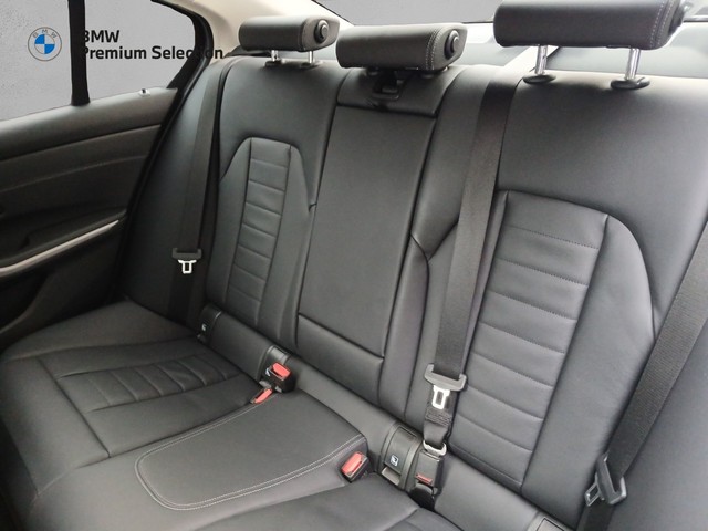 BMW Serie 3 320d color Negro. Año 2024. 140KW(190CV). Híbrido Electro/Diesel. En concesionario Adler Motor S.L. TOLEDO de Toledo