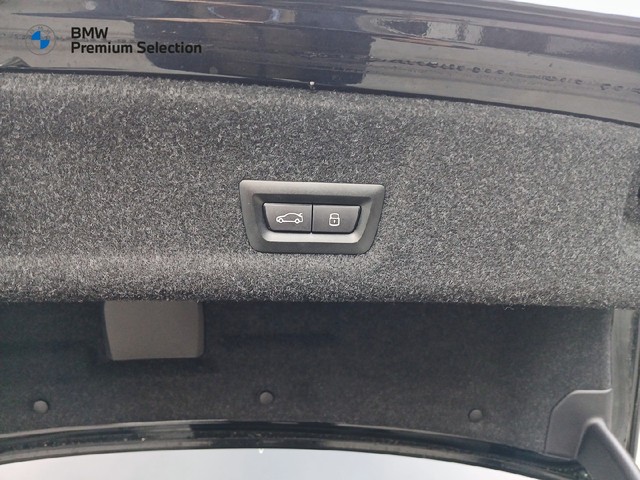 BMW Serie 3 320d color Negro. Año 2024. 140KW(190CV). Híbrido Electro/Diesel. En concesionario Adler Motor S.L. TOLEDO de Toledo