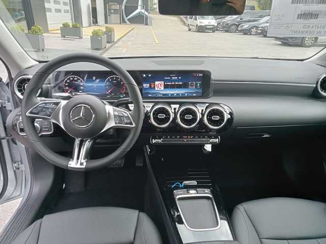 Mercedes-Benz Clase A 180 100 kW (136 CV)