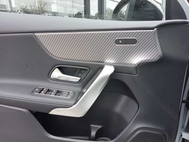 Mercedes-Benz Clase A 180 100 kW (136 CV)