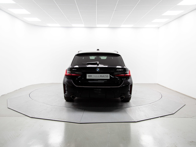 BMW Serie 3 320d Touring color Negro. Año 2025. 140KW(190CV). Diésel. En concesionario Móvil Begar Alicante de Alicante