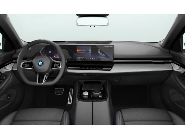 BMW Serie 5 530e color Gris. Año 2025. 220KW(299CV). Híbrido Electro/Gasolina. En concesionario Móvil Begar Alicante de Alicante