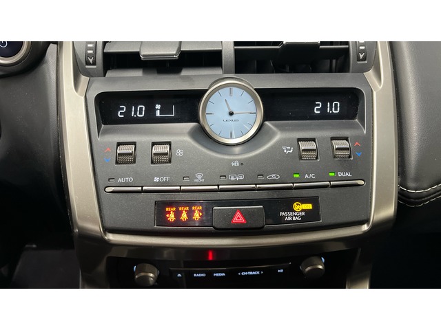 Lexus NX 300h Business Navigation 2WD 145 kW (197 CV)