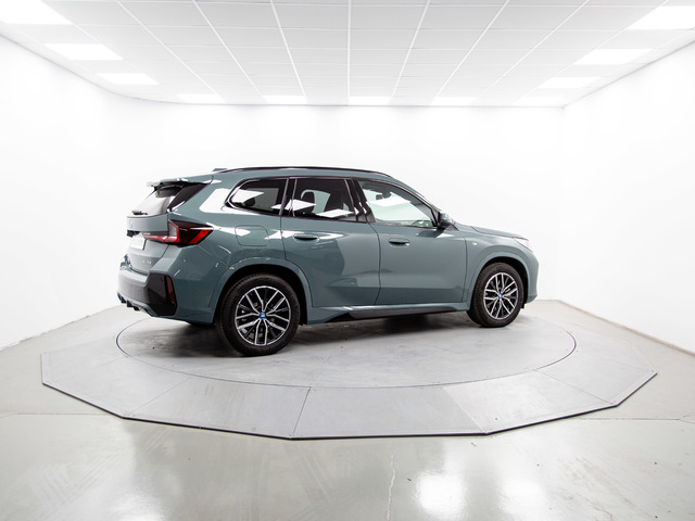 BMW X1 xDrive30e color Verde. Año 2024. 240KW(326CV). Híbrido Electro/Gasolina. En concesionario Móvil Begar Alicante de Alicante