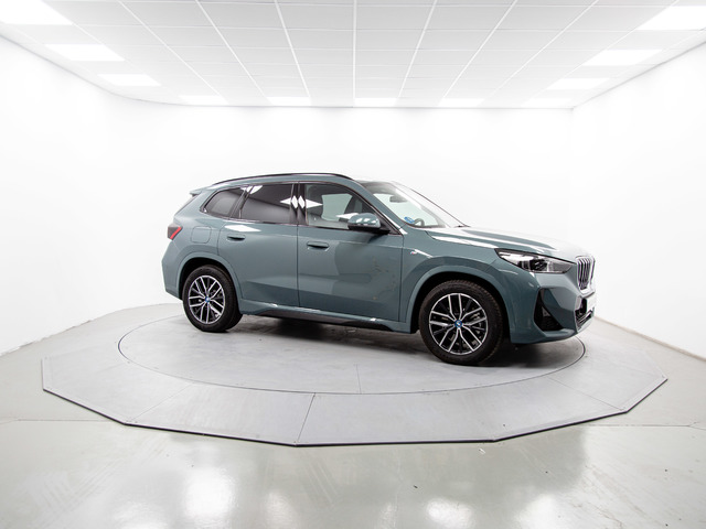 BMW X1 xDrive30e color Verde. Año 2024. 240KW(326CV). Híbrido Electro/Gasolina. En concesionario Móvil Begar Alicante de Alicante