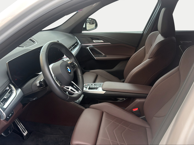 BMW X1 sDrive20d color Blanco. Año 2025. 120KW(163CV). Diésel. En concesionario Ilbira Motor | Granada de Granada